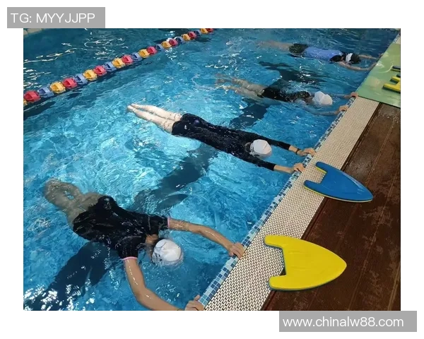 游泳四大泳姿全面解析：技巧、训练与健身效果一网打尽